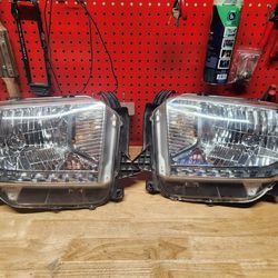 Toyota Tundra Headlights OEM 