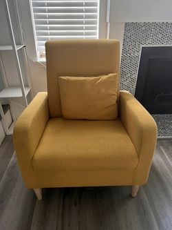 Living room / Bedroom Yellow chair