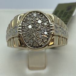 10K Gold Diamond Ring. 
