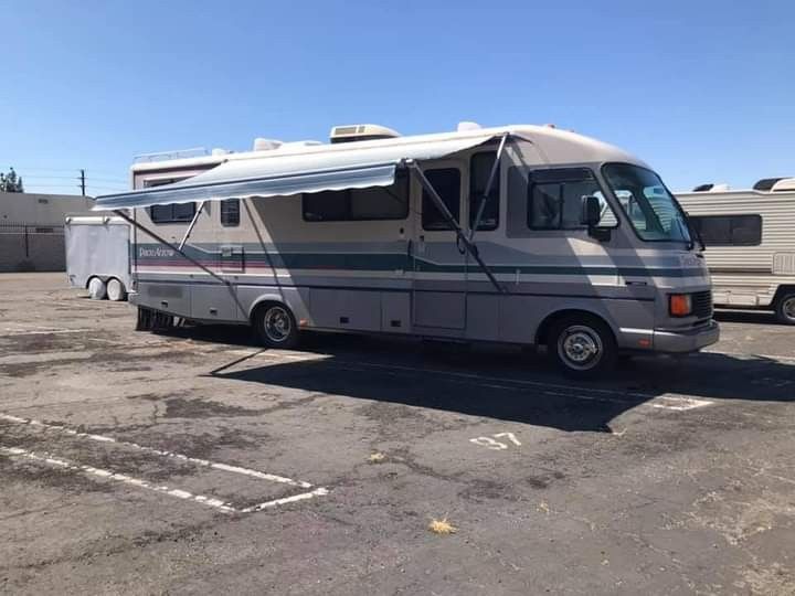 92 runs great Chevy 92 Pace Arrow. 454 Chevy engine