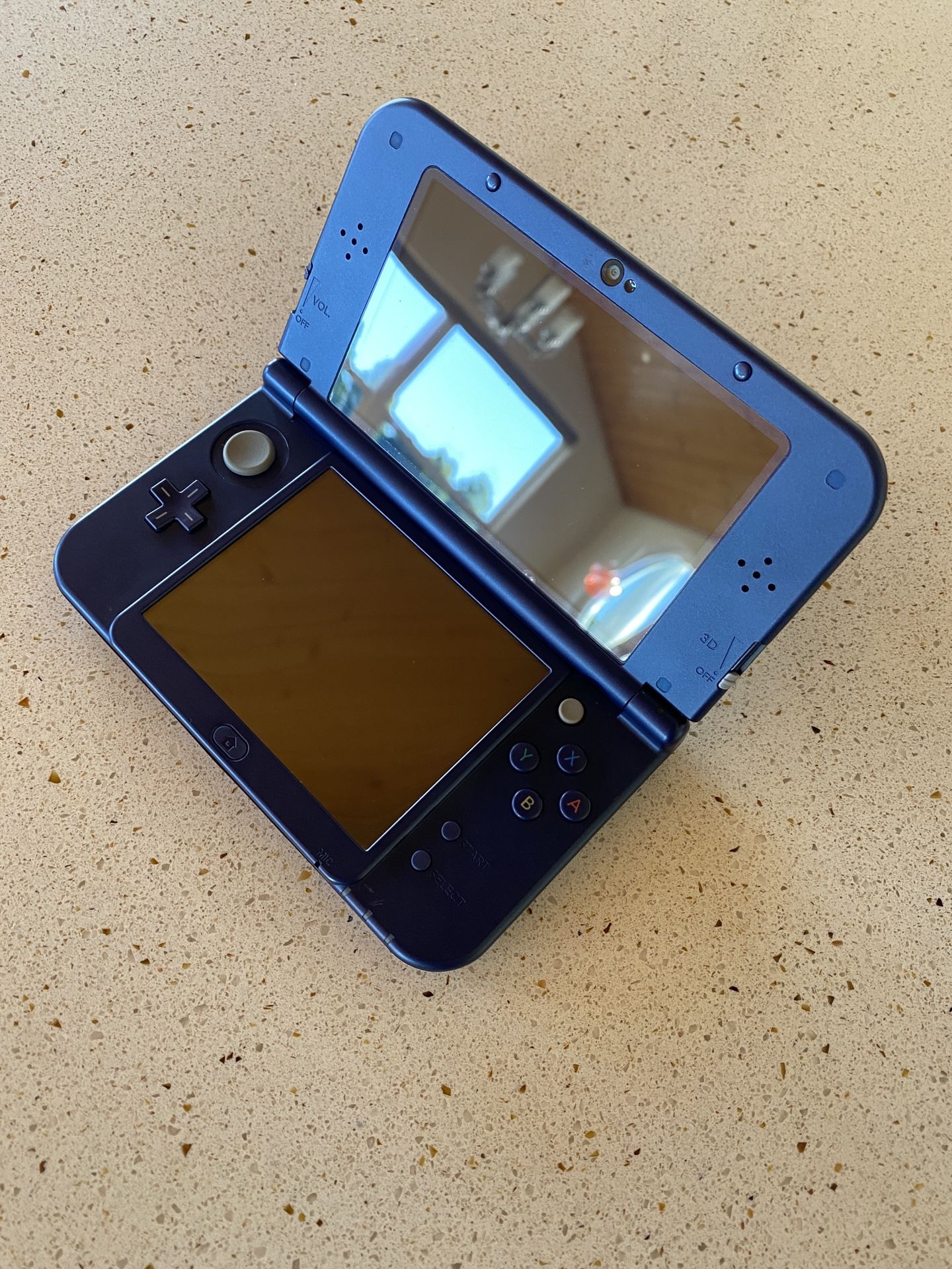 New Nintendo 3DS XL IPS Screen - modded w/ OVER 100 games! 32GB SD card, stylus, charger