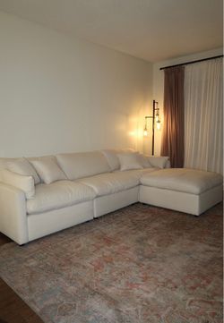 New luxury 120x84 performance cloud sectional couch / free delivery