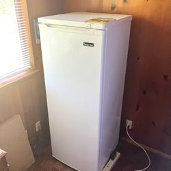 Magic Chef 5.8 Cu. Ft. Upright Freezer