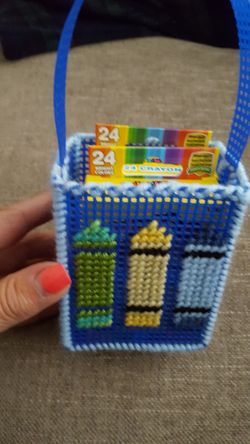 2 new packs of crayons and holder