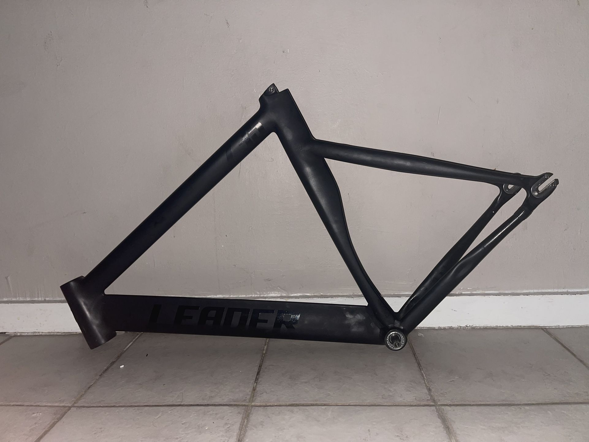 2021 LEADER FRAMESET MATTE BLACK GLOSSY LETTERS