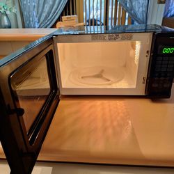 Microwave  .in Great Condition And Works Perfect...