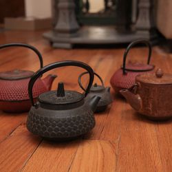Cast Iron Teapots (5)