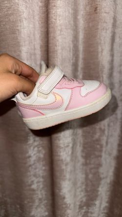 Pink Nike 4C