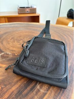 BÉIS The Sport Sling Bag