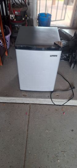Mini fridge