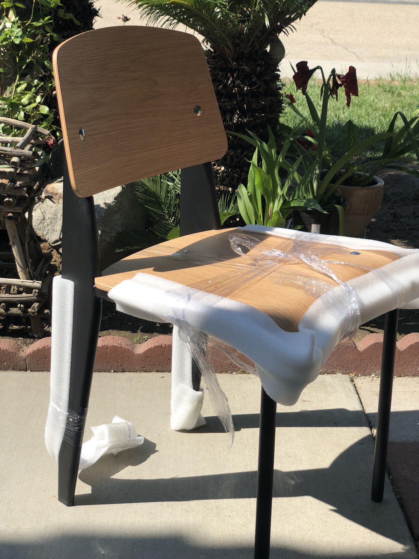 Brand new mid century style accent chair. Retails for over $300