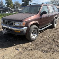 1999 Nissan Pathfinder Part Out 0192