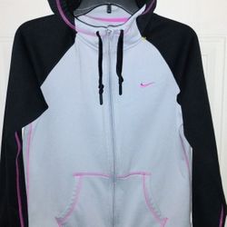 IN MERCED‼️🦋WOMENS NIKE SIZE MEDIUM 