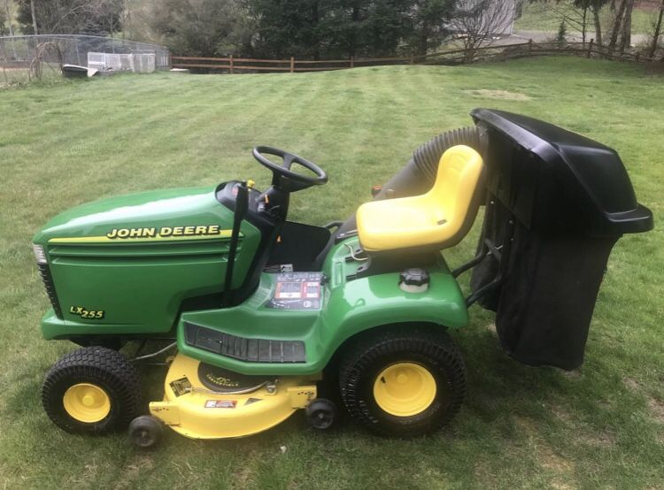 John Deere LX255 Riding Lawn Mower