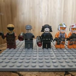 LEGO Star Wars Character Lot – Pilots, Imperial & Mandalorian

$40