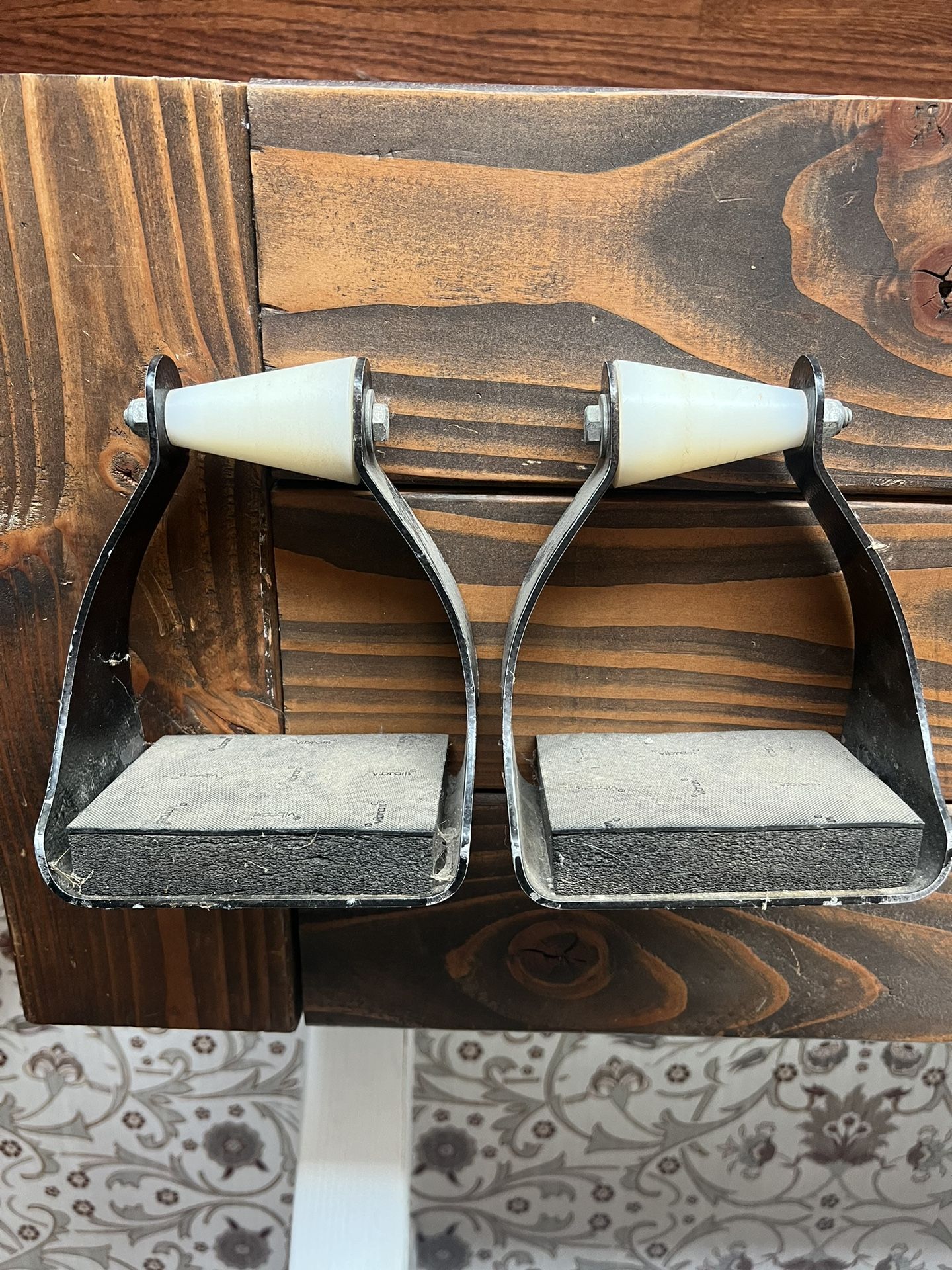tucker ergo balance trail glide stirrups