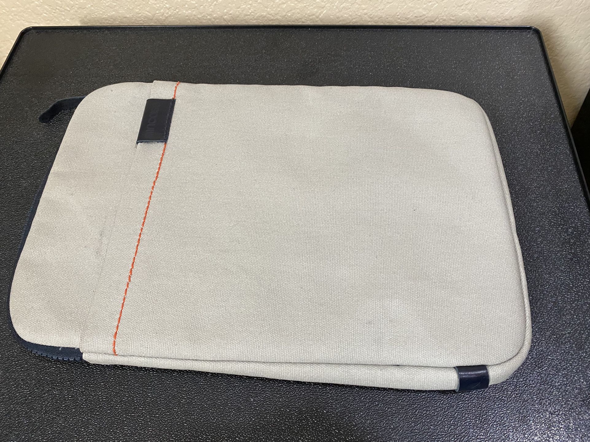Incase Sleeve for MacBook Air 11 Inch