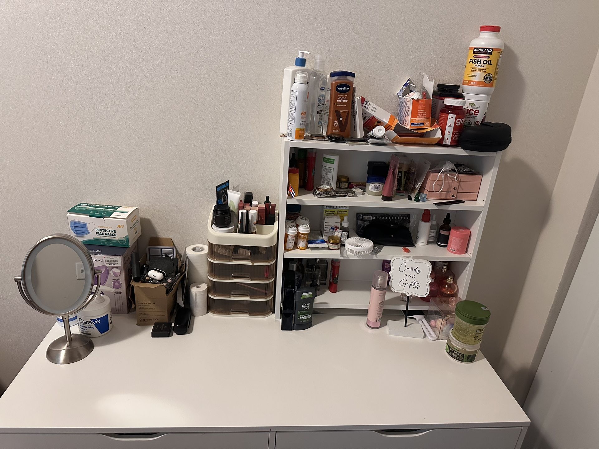 Vanity for sale in very good condition