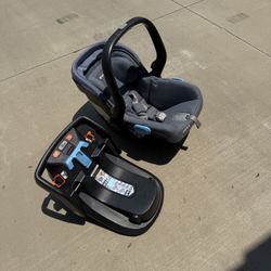 UPPAbaby MESA Infant CarSeat in Charcoal Melange/Merino Wool