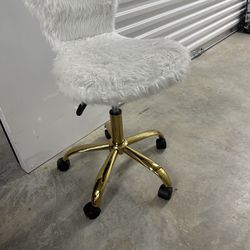 White Faux fur OfficeDesk Chair