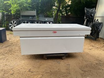 TOOL BOX RKI HEAVY DUTY ALMOST NEW WHIT KEY MEASURES ON PICTURES