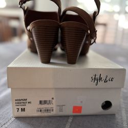 Style and Co Woman’s Shoe, Size 7, Chestnut Color