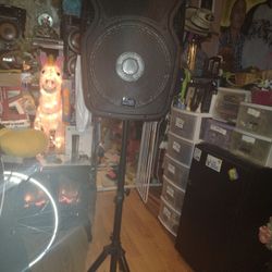 BOCINA.  CON. PEDESTAL.   MICRÓFONO. NUEVA