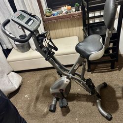 stationary exercise bike in very good condition  Bici Para Hacer Ejercicio En Muy Buenas Condiciones 