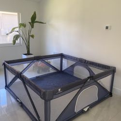 Large Foldable baby play pen 6’x6’ feet