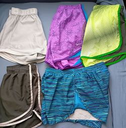 5 Nike active shorts size xs/s