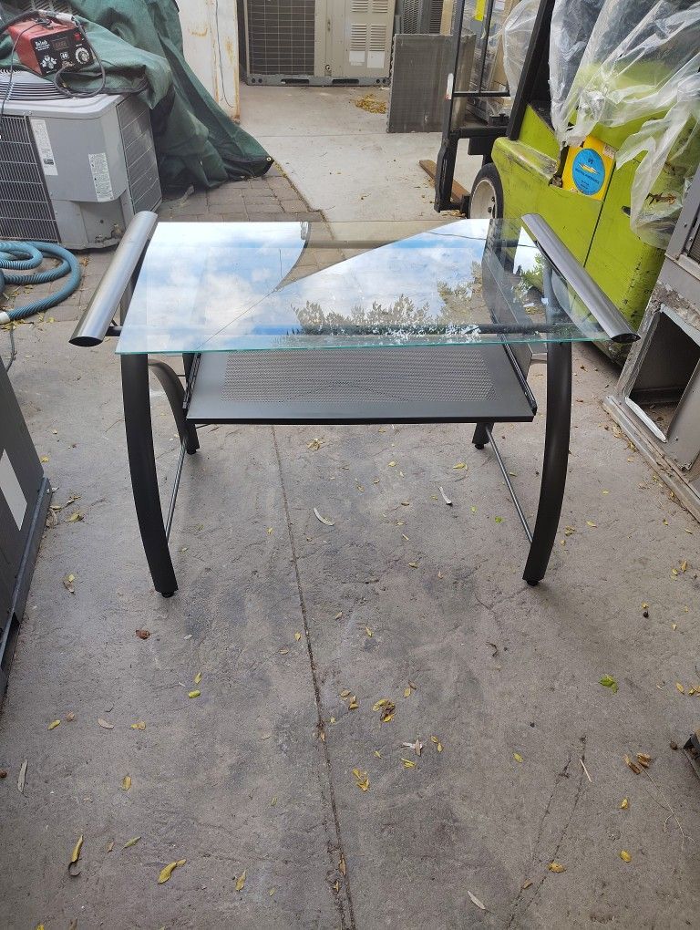 Computer Desk 40 Bucks Come Pick It Up