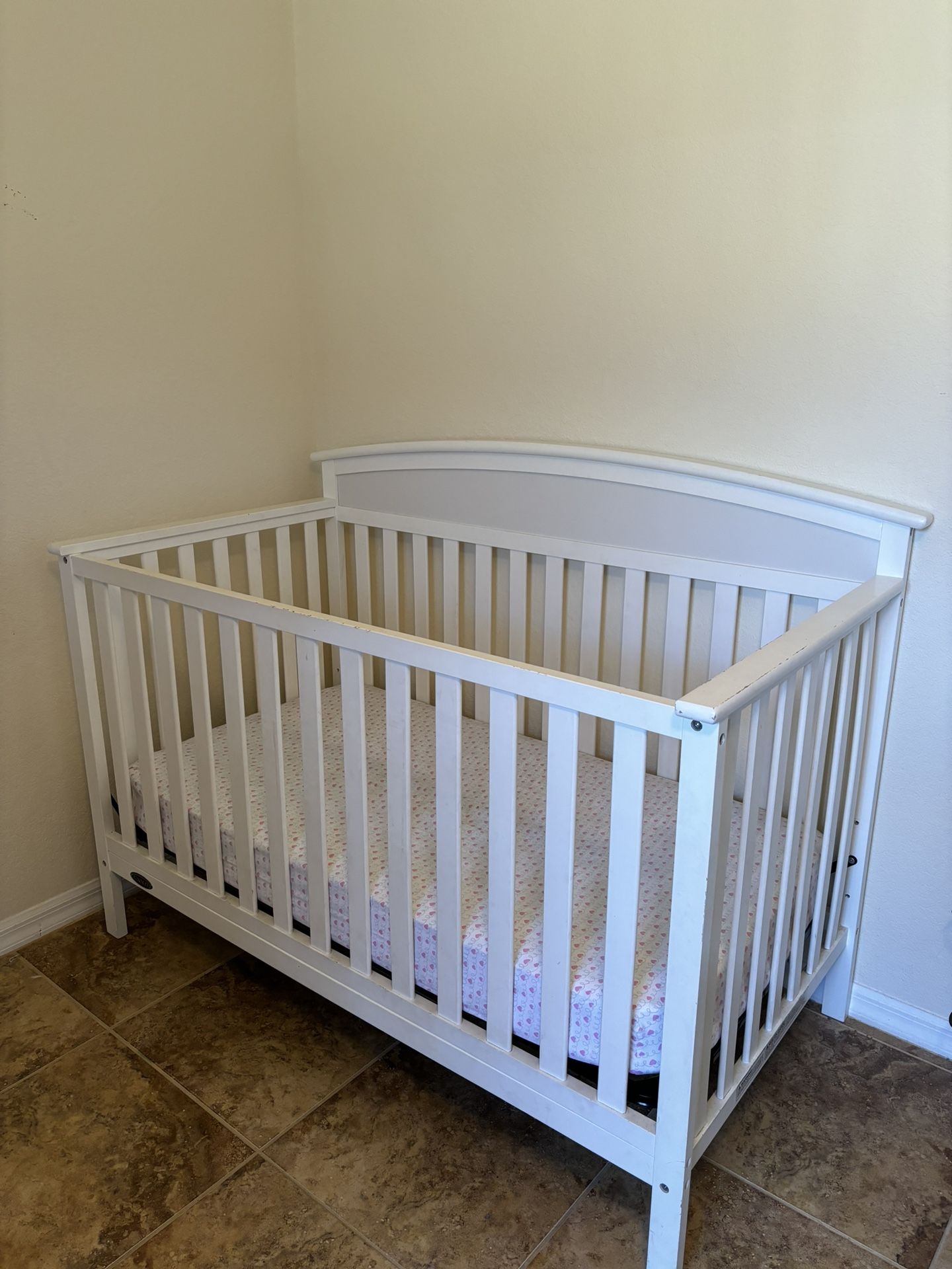 White Baby crib with mattress 
