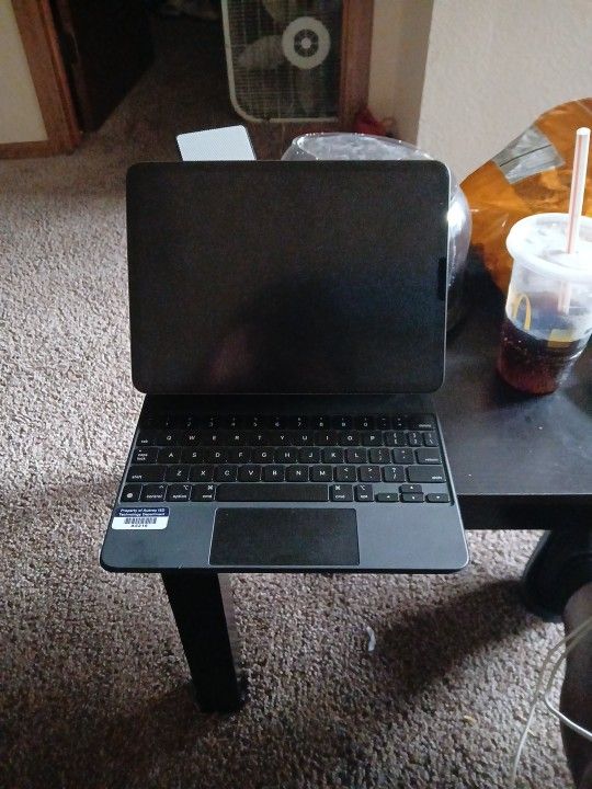 Ipad Pro 11 And Keyboard