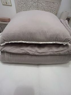 New twin size bed cover and decorative pillow