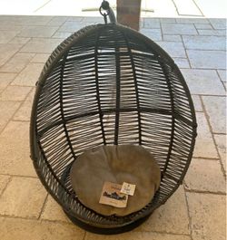 Pet hanging bed