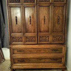 Antique Style Thomasville Wood Bedroom Dresser 