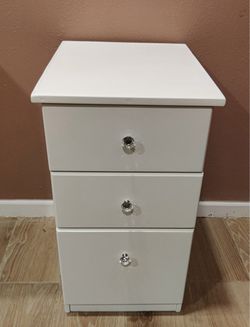 Cosmetic storage drawer