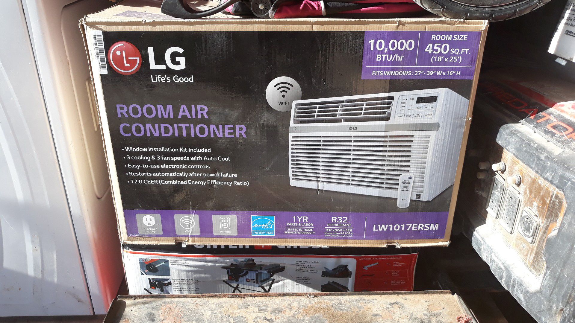 LG Air conditioner 10.000 btu/hr. 18x25 cools 450sqf comes with the remote