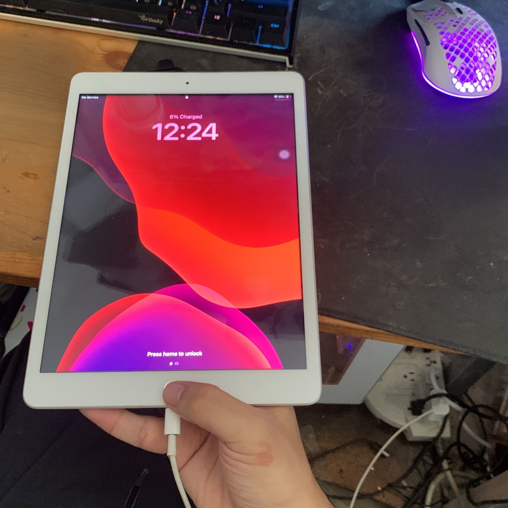 iPad 7th Generation 32GB WiFi & Mobile White