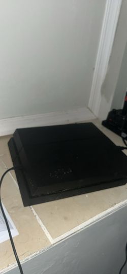 PlayStation 4 w/ controller