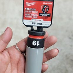 SHOCKWAVE 1/2 in. Drive 19 mm. Lug Nut Impact Socket (1-Pack)