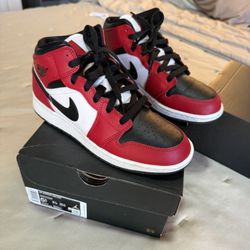 Jordan 1 Mid