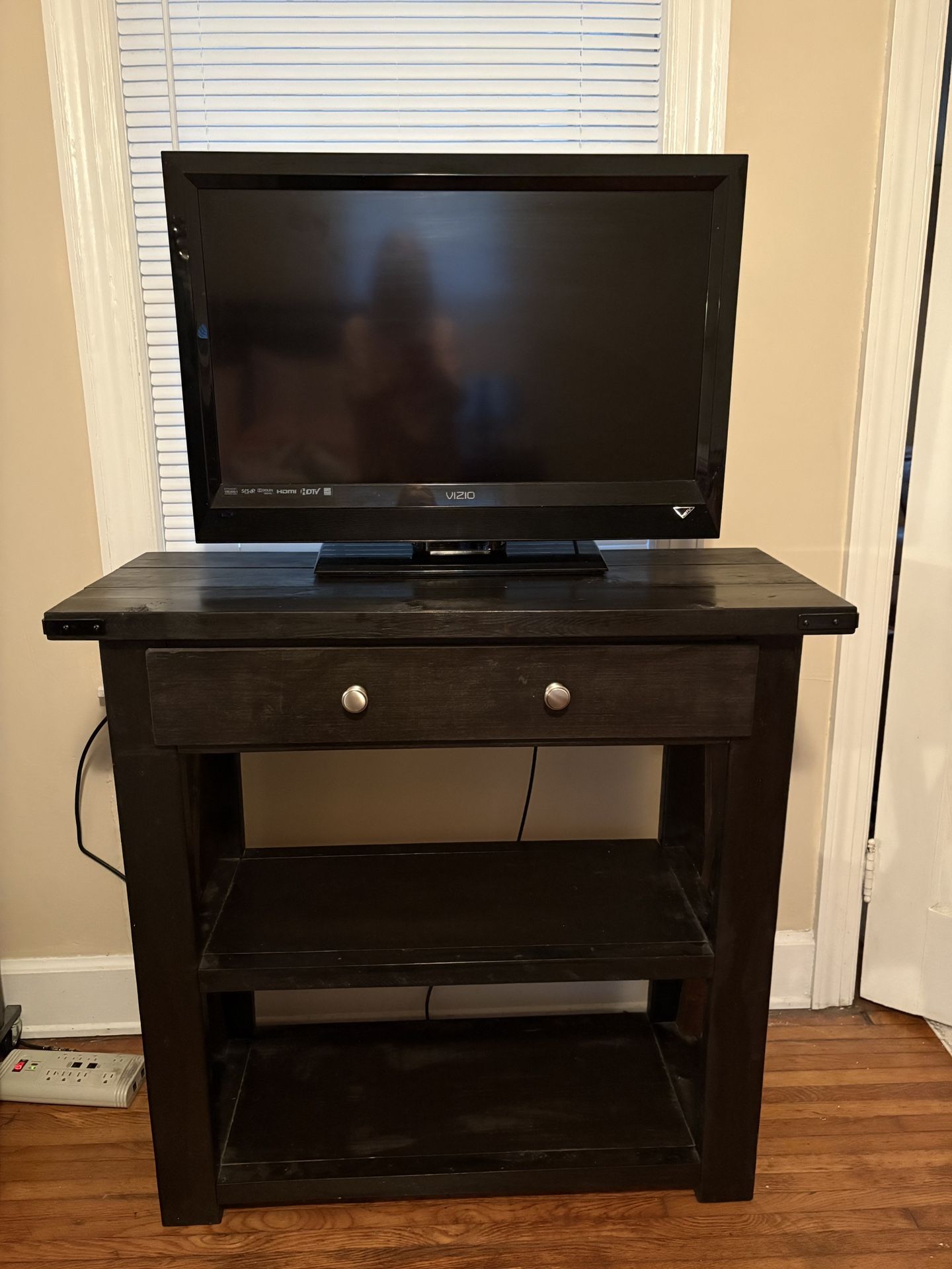 Vizio 32 Inch TV With Stand