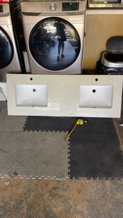 Quarts double vanity sink