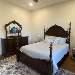 Queen Bed, 2 Night Stands, And Chest Of Drawers