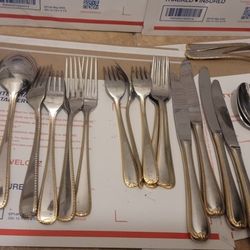 vintage gorham silverwear  spoon fork knife woth 24kt gold edge. set for 4 serving