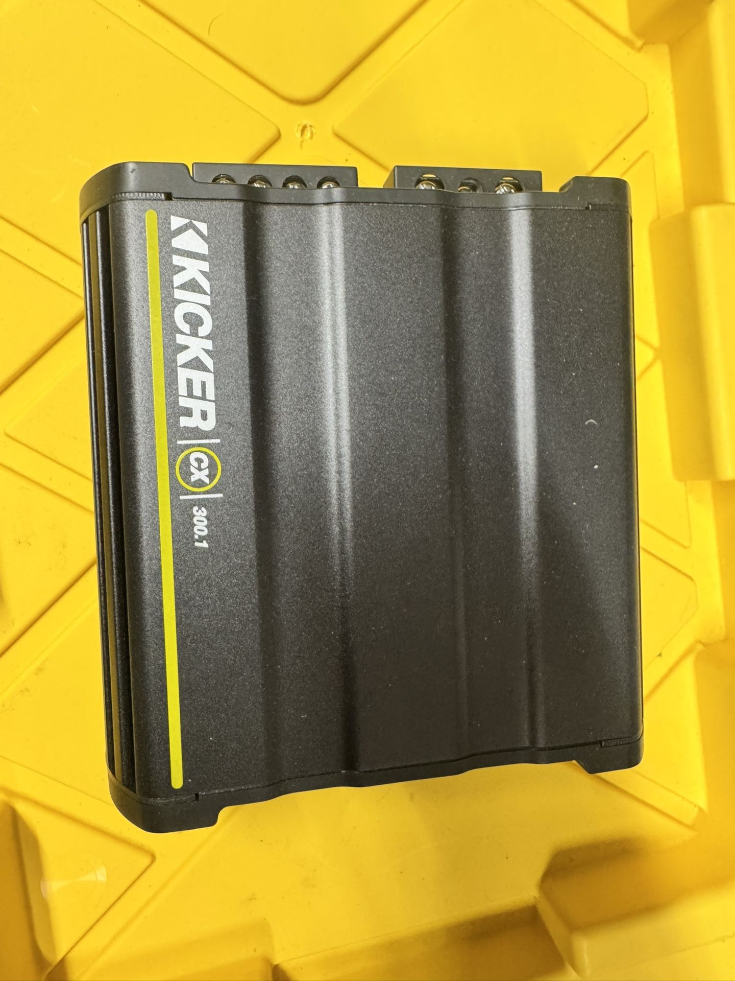 Kicker Amp.