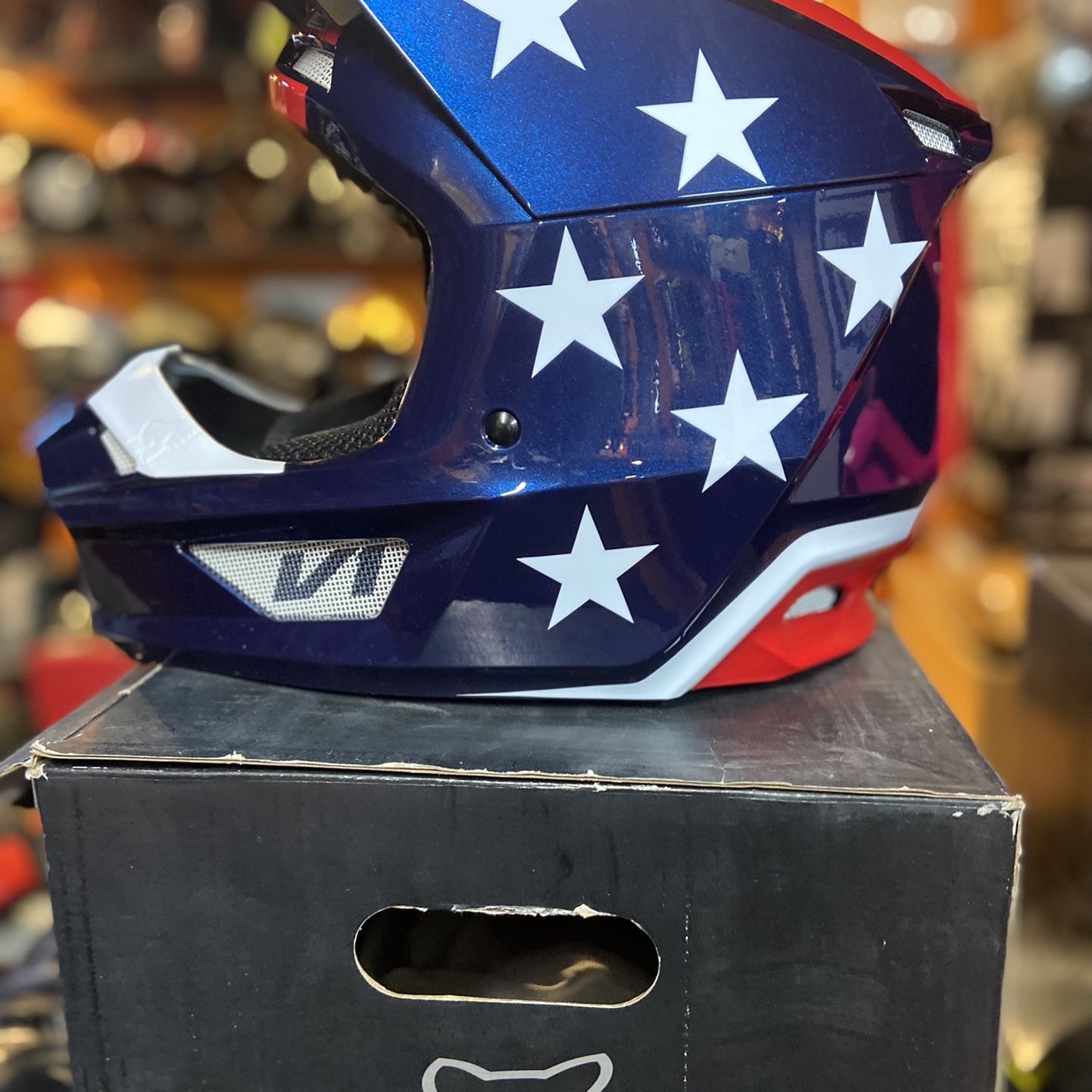 New Fox V1 American Flag Dot Motorcycle Off Road Dirt Bike Helmet $190 for  Sale in Hacienda Heights, CA - OfferUp