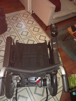 Electric wheelchair