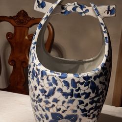 Chinese Blue Gold & White Floral  Wishing Well Vase